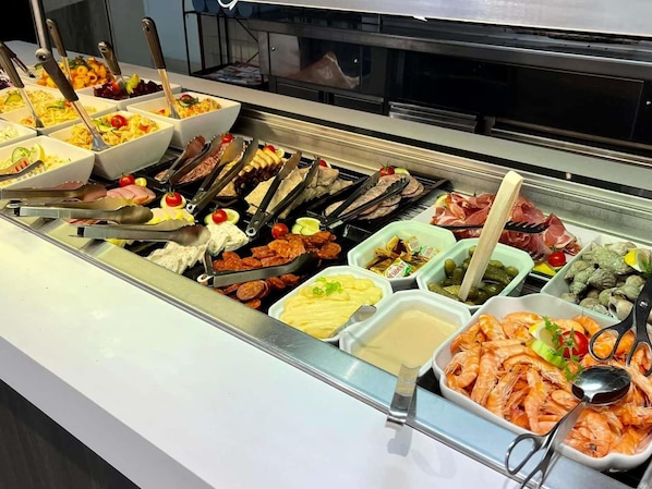 Dîner et souper servis sur place