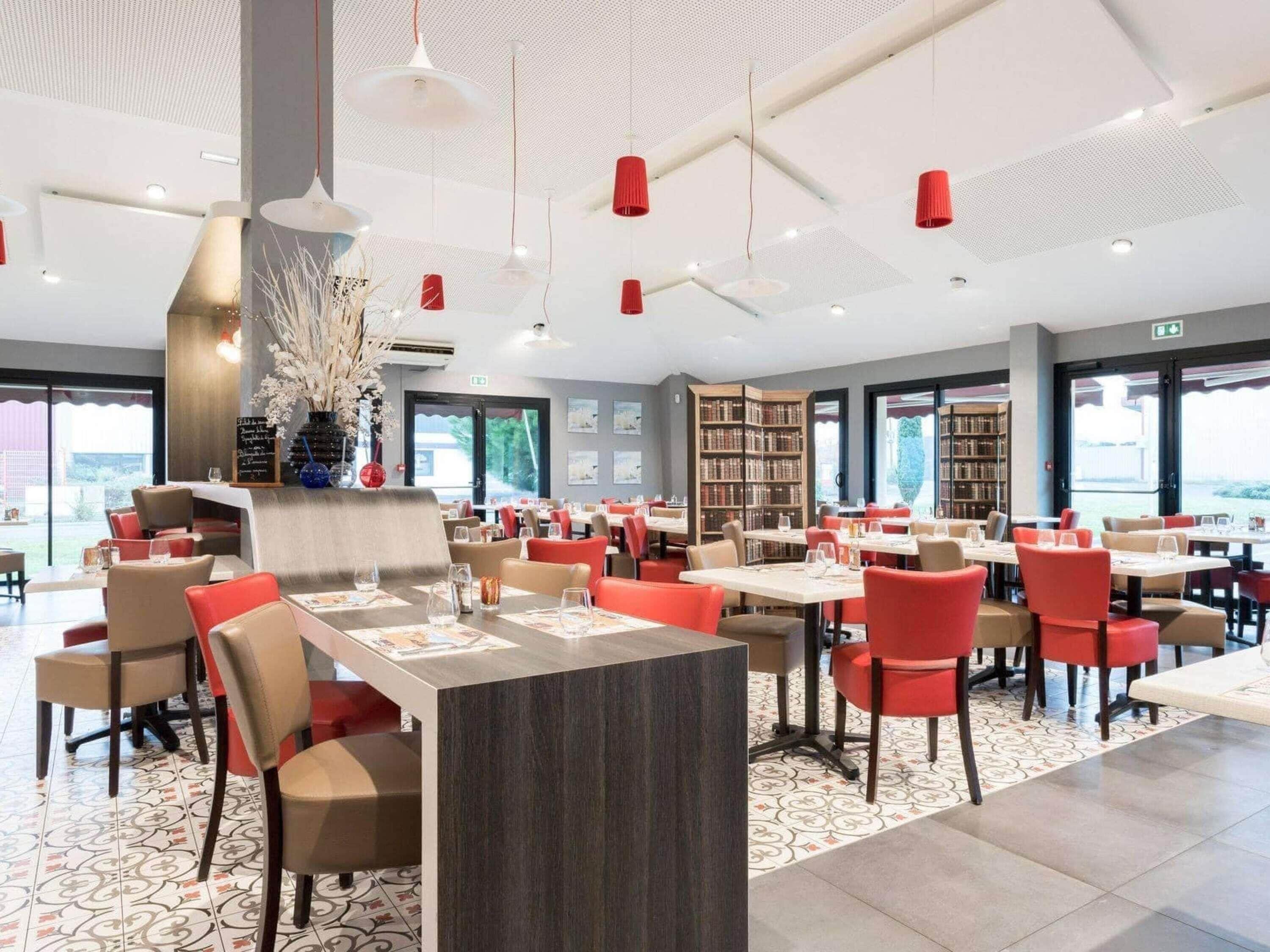 Lunch and dinner served, French cuisine