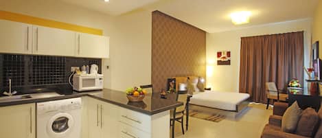 Studio | Private kitchenette | Full-sized fridge, microwave, stovetop, coffee/tea maker