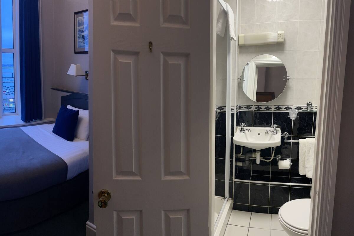 Kamar Single | Setrika/meja setrika, Wi-Fi gratis, dan seprai linen