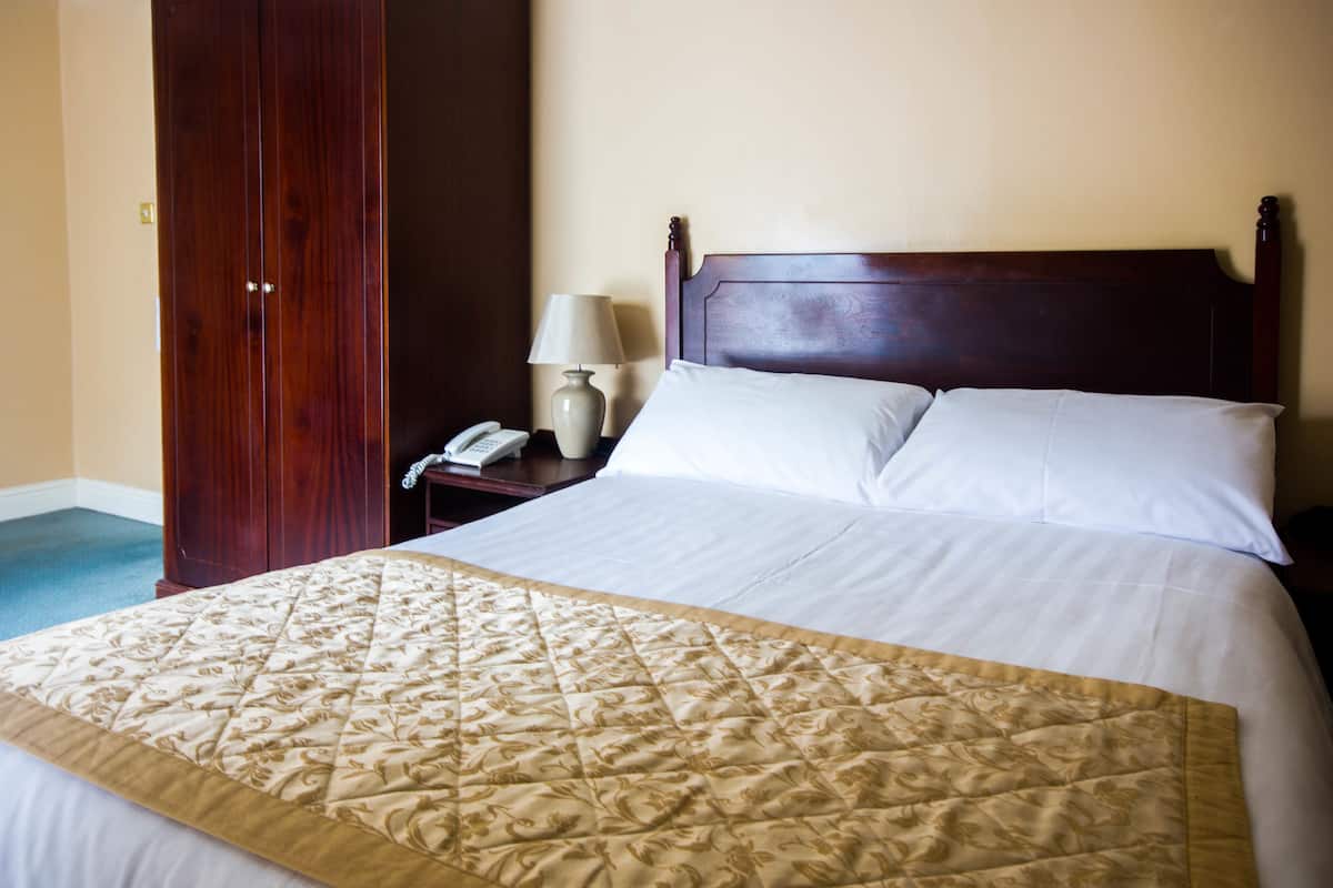 Standaard tweepersoonskamer | 1 slaapkamer, een strijkplank/strijkijzer, gratis wifi, beddengoed