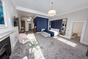 Suite estudio | Tabla de planchar con plancha, wifi gratis, ropa de cama