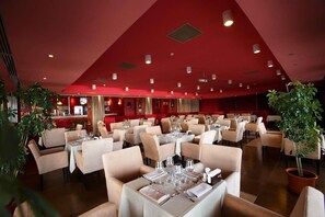 Lunch and dinner served - Zenith Hotel Conference & Spa (Constanta)