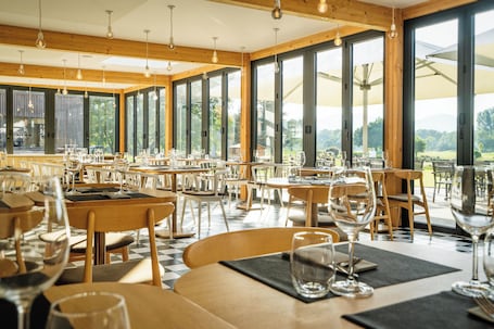 Restaurant. Domaine de Charmeil
