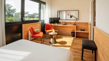 Coffres-forts dans les chambres, bureau, Wi-Fi gratuit, draps fournis