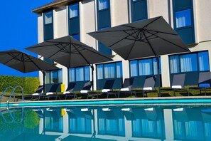 Seasonal outdoor pool -  Domaine de Charmeil (Saint-Quentin-sur-Isere)