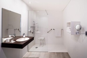Habitació doble Comfort, vistes al camp de golf | Bany | Assecador de cabells, tovalloles, sabó i xampú 