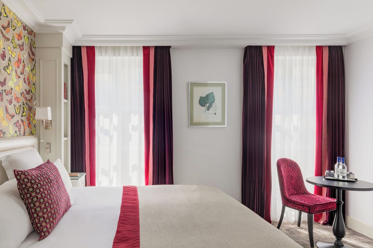 Chambre Double Deluxe | Couette en duvet d'oie, articles gratuits dans le mini-bar