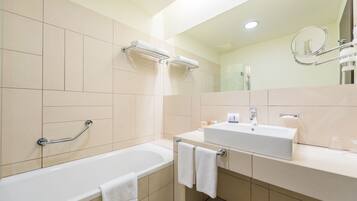 Dúplex | Bany | Articles de tocador gratuïts, assecador de cabells, tovalloles i sabó