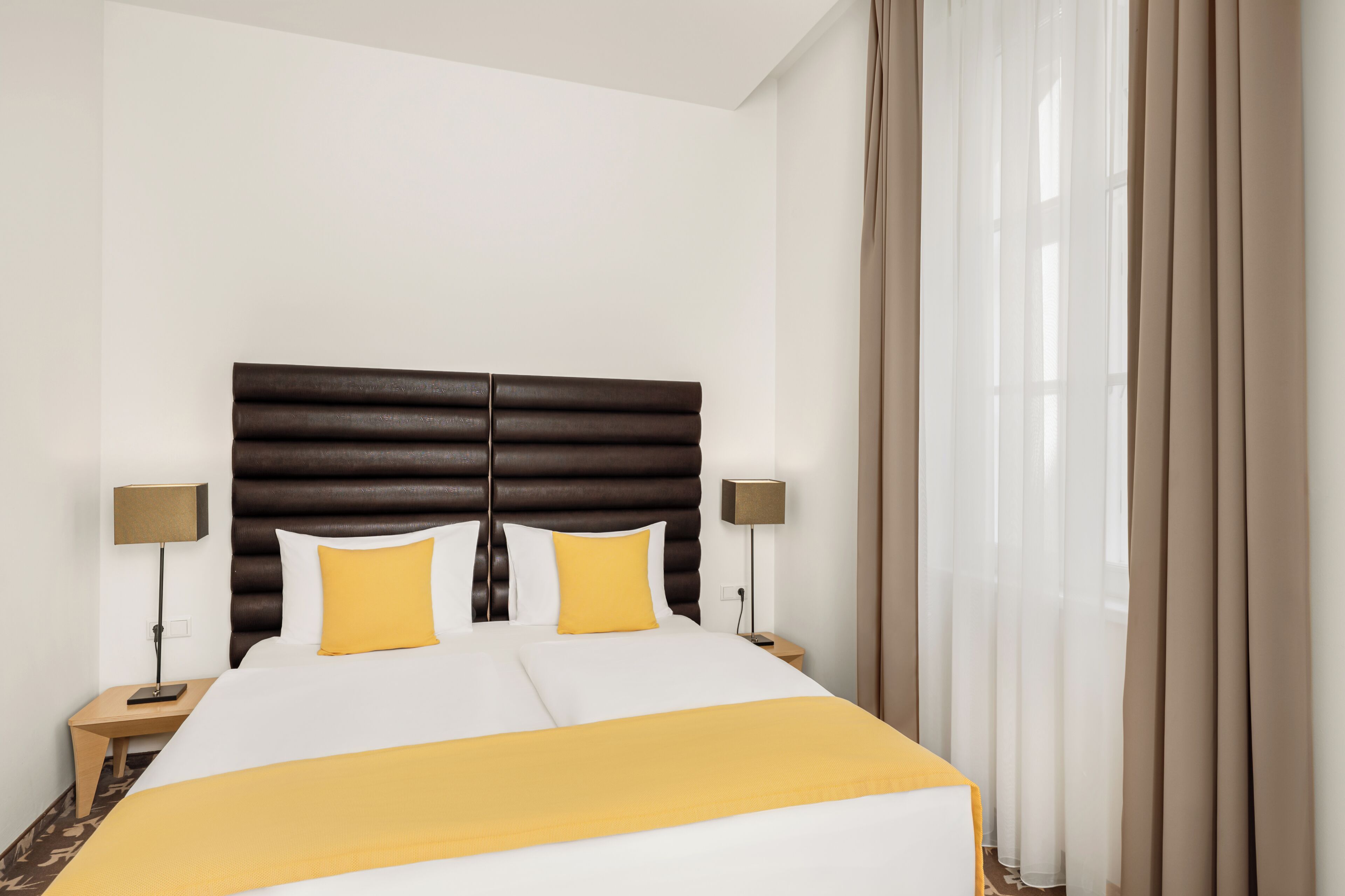 Suite Double | เครื่องนอนป้องกันสารก่อภูมิแพ้, ตู้นิรภัยในห้องพัก, โต๊ะทำงาน