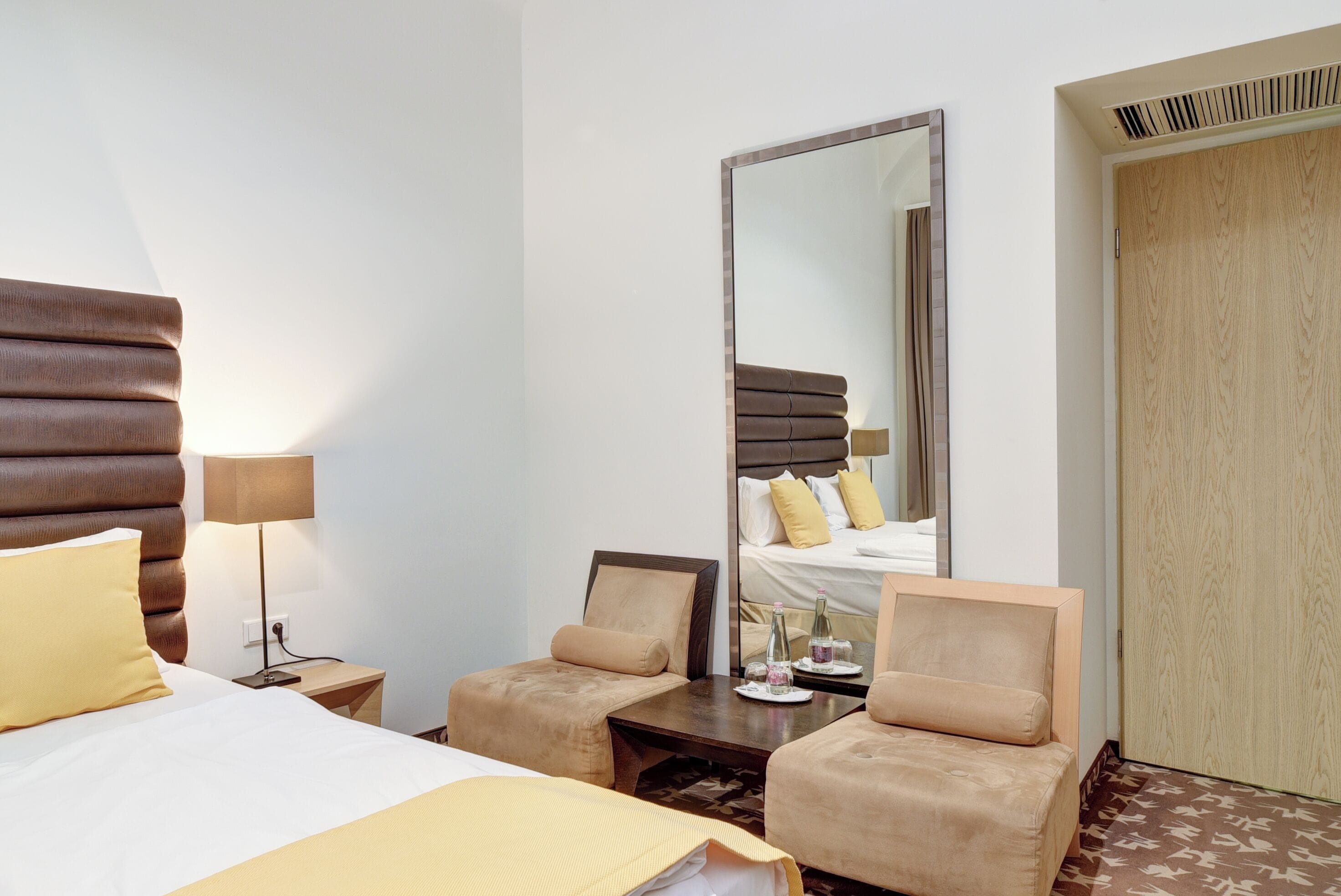 Budget Twin Room | เครื่องนอนป้องกันสารก่อภูมิแพ้, ตู้นิรภัยในห้องพัก, โต๊ะทำงาน