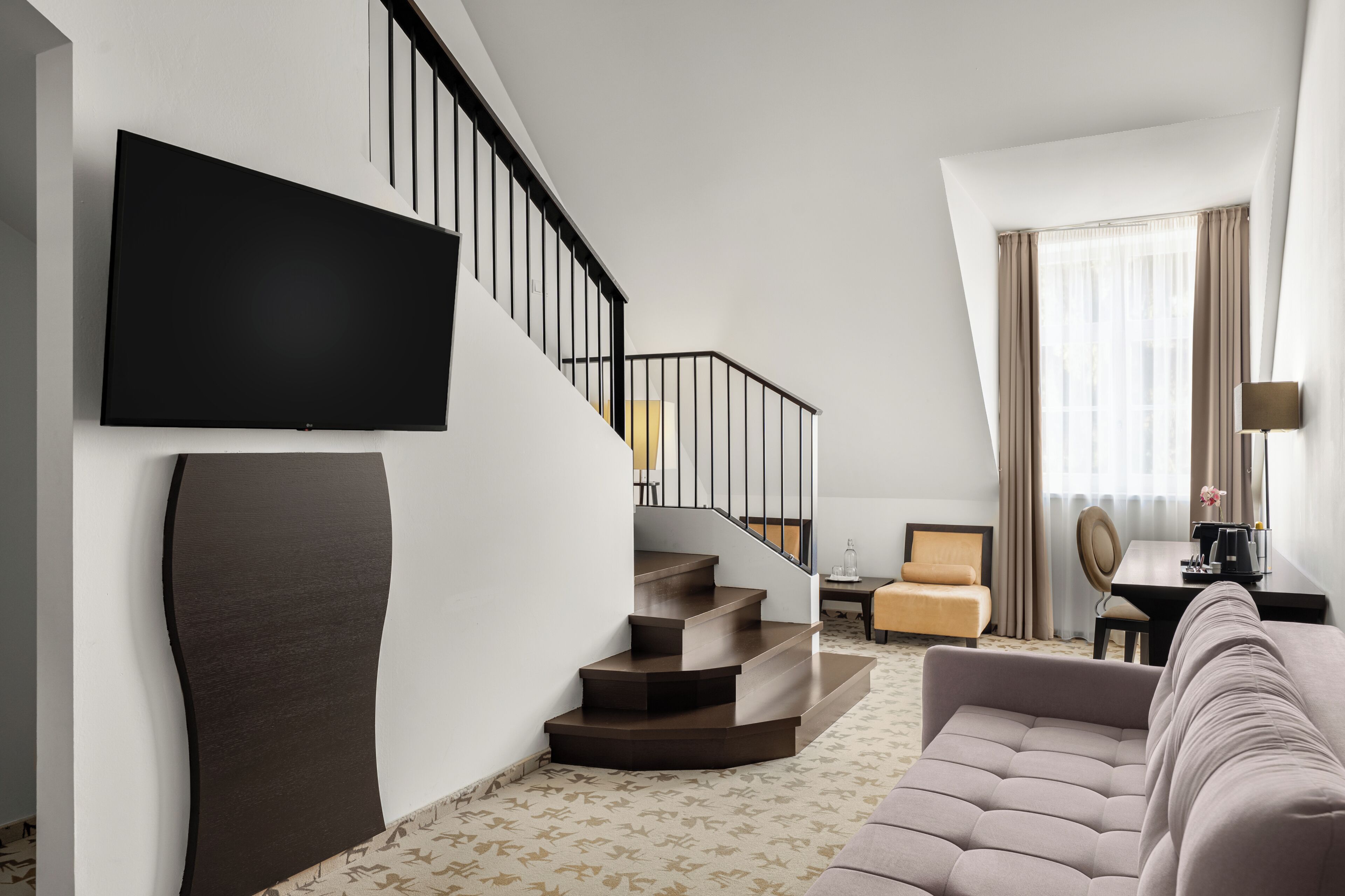 ทีวีจอแอลซีดี 50 นิ้ว พร้อมช่องดาวเทียม, ทีวี