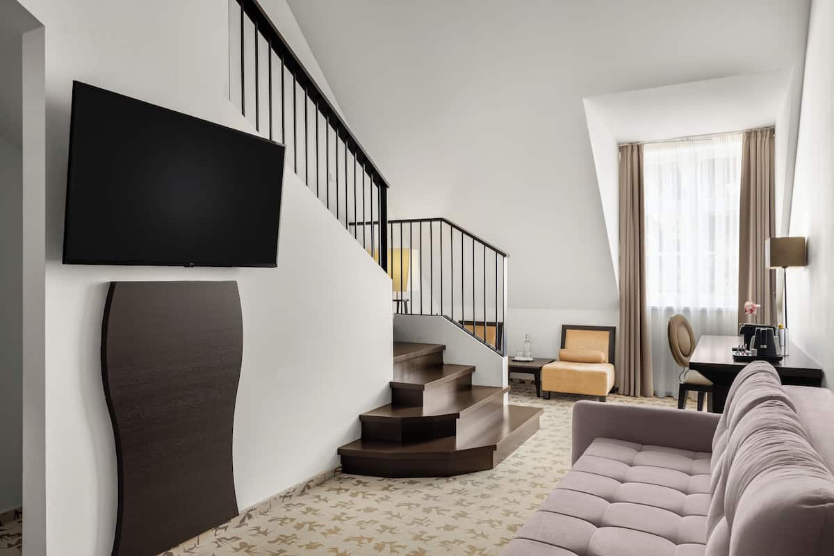 Televisión LCD de 50 pulgadas con canales vía satélite y televisión