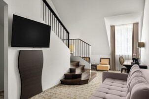 Televisión LCD de 50 pulgadas con canales por satélite, una televisión