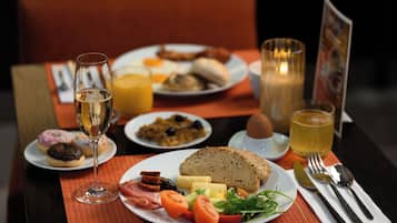 Daily buffet breakfast (HUF 5000 per person)