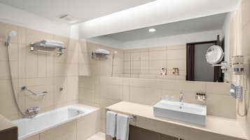Superior Twin Room | Bathroom