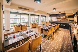 Desayuno buffet diario (HUF 5000 por persona)