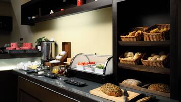 Daily buffet breakfast (HUF 5000 per person)
