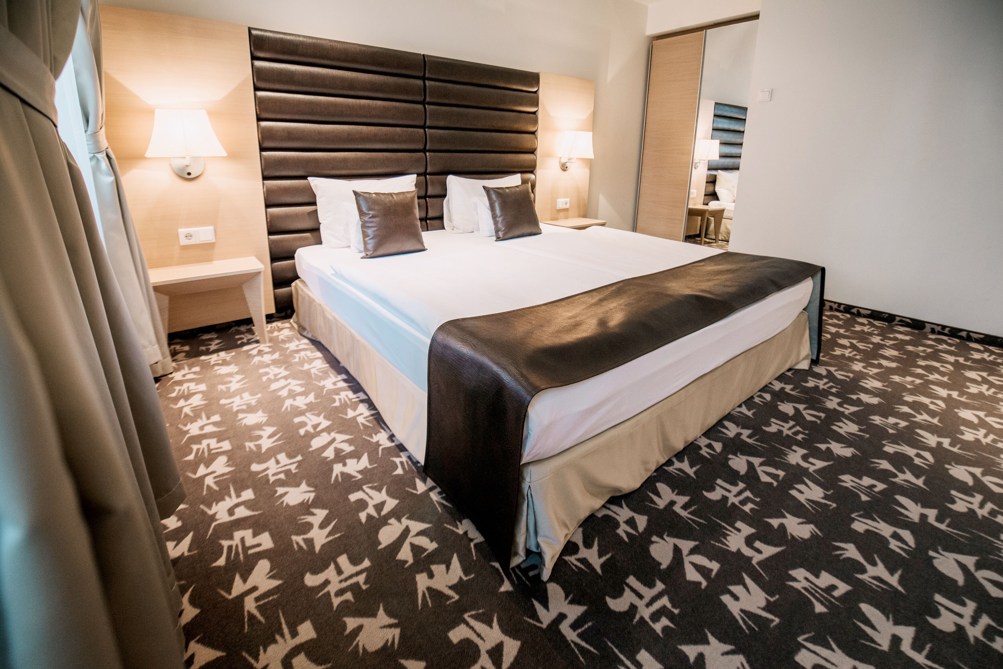 executive double suite | hypo-allergenic bedding, in-room safe, desk, laptop workspace