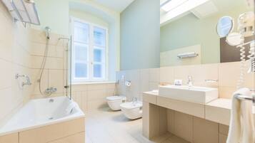 Articles de tocador gratuïts, assecador de cabells, tovalloles i sabó