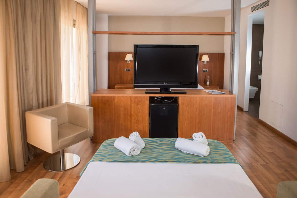 1 bedroom, minibar, in-room safe, desk