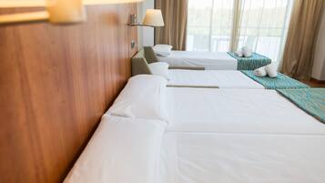 1 slaapkamer, een minibar, een kluis op de kamer, een bureau