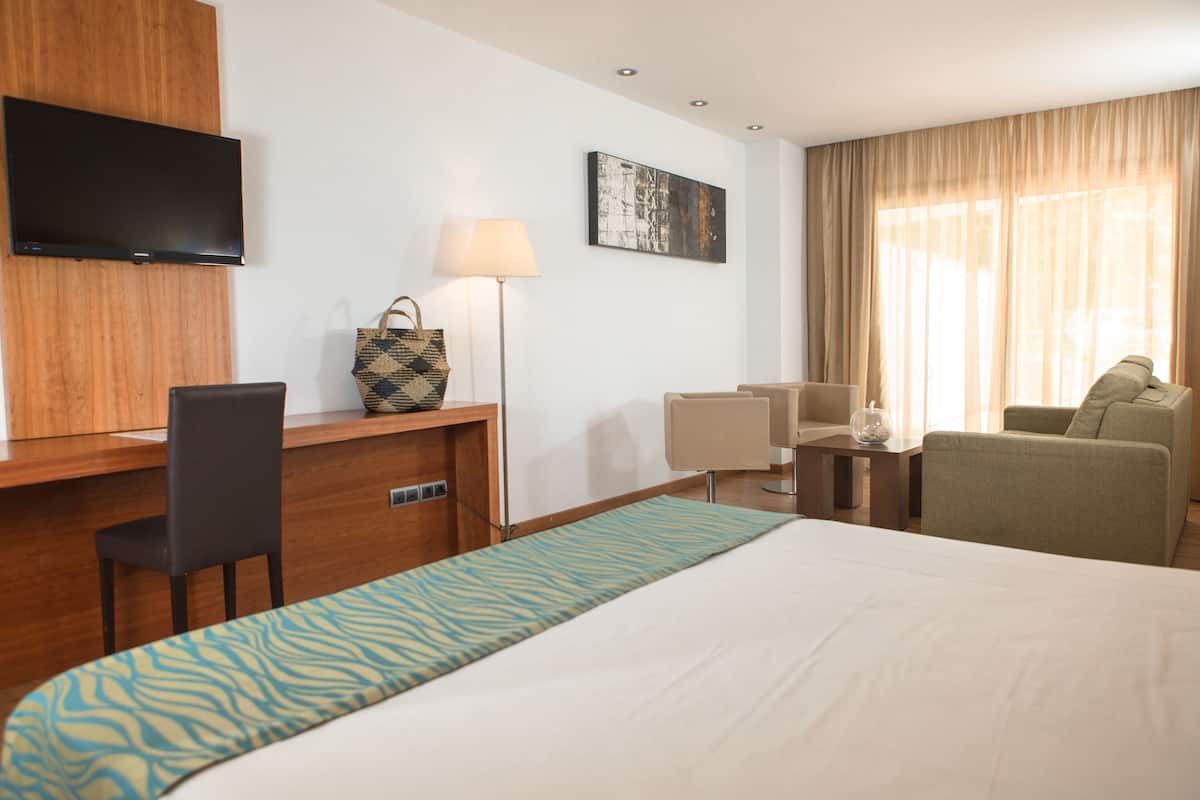 1 bedroom, minibar, in-room safe, desk