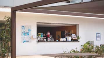 Bar en la alberca