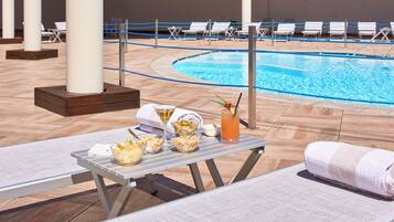 Een seizoensgebonden buitenzwembad