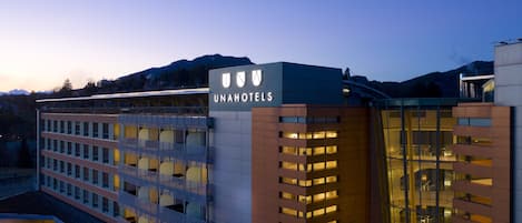 Façade de l’hébergement - soirée/nuit