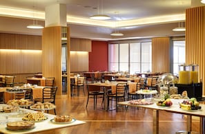 Dagelijks ontbijtbuffet (EUR 12 per persoon)
