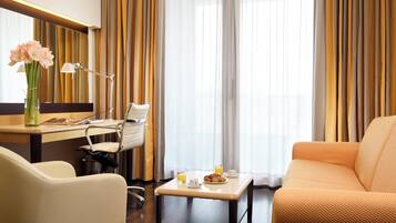 32-inch LCD TV with digital channels, TV