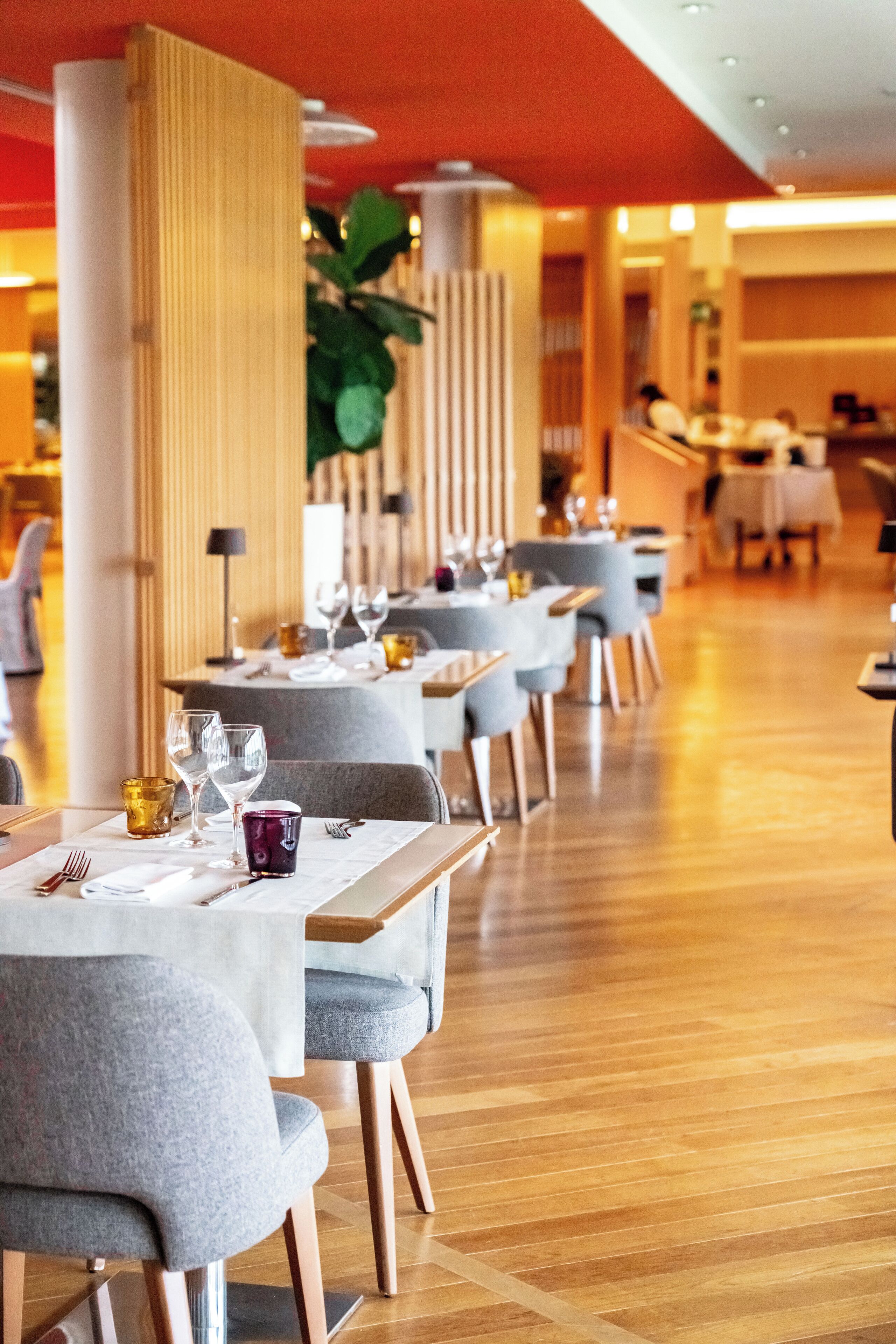 Breakfast and dinner served