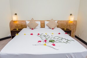 Superior-huone | Ylelliset vuodevaatteet, minibaari, tallelokero huoneessa