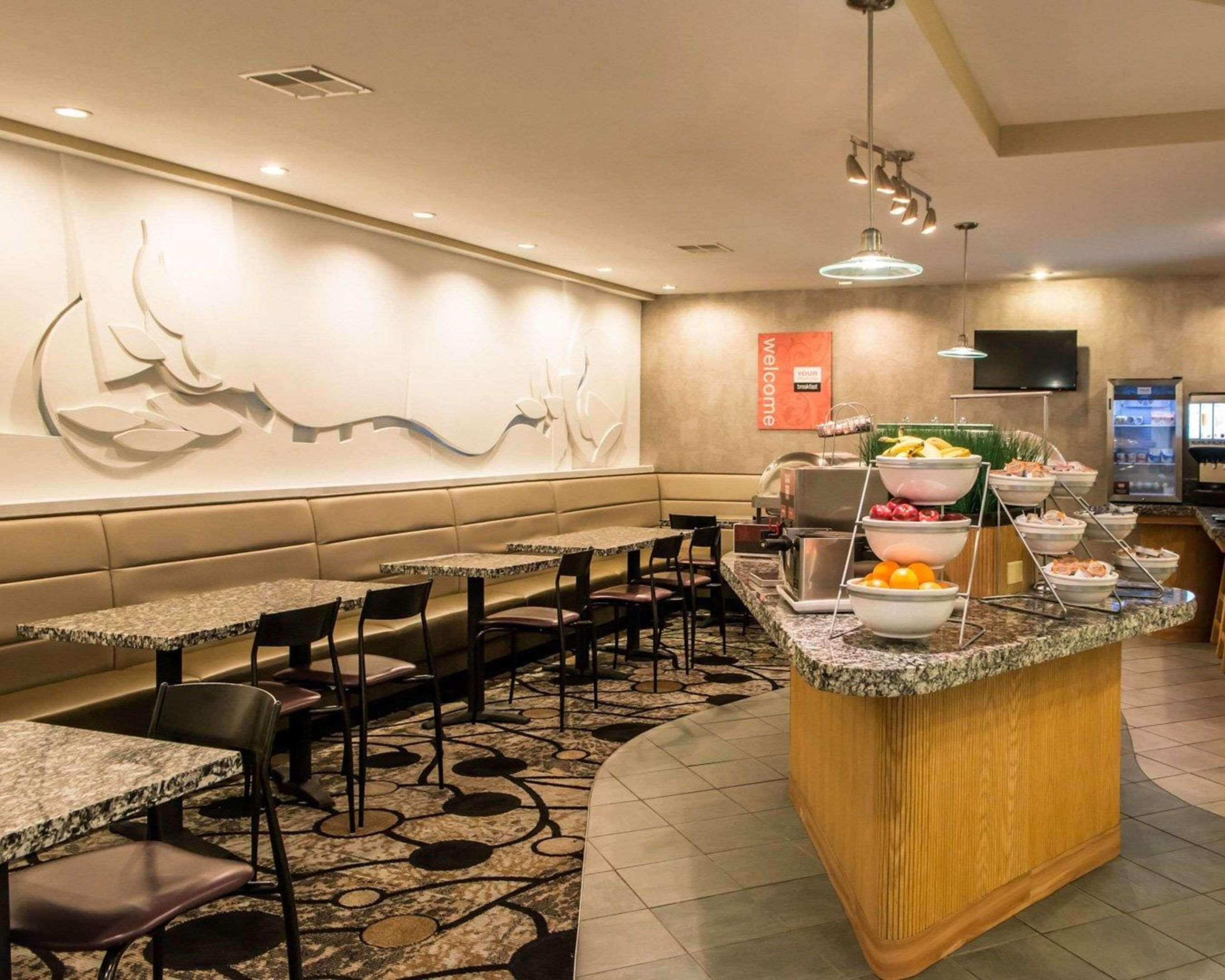 free daily full breakfast