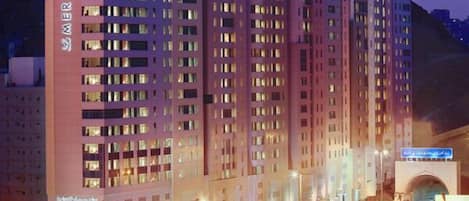 Fassade der Unterkunft – Abend/Nacht