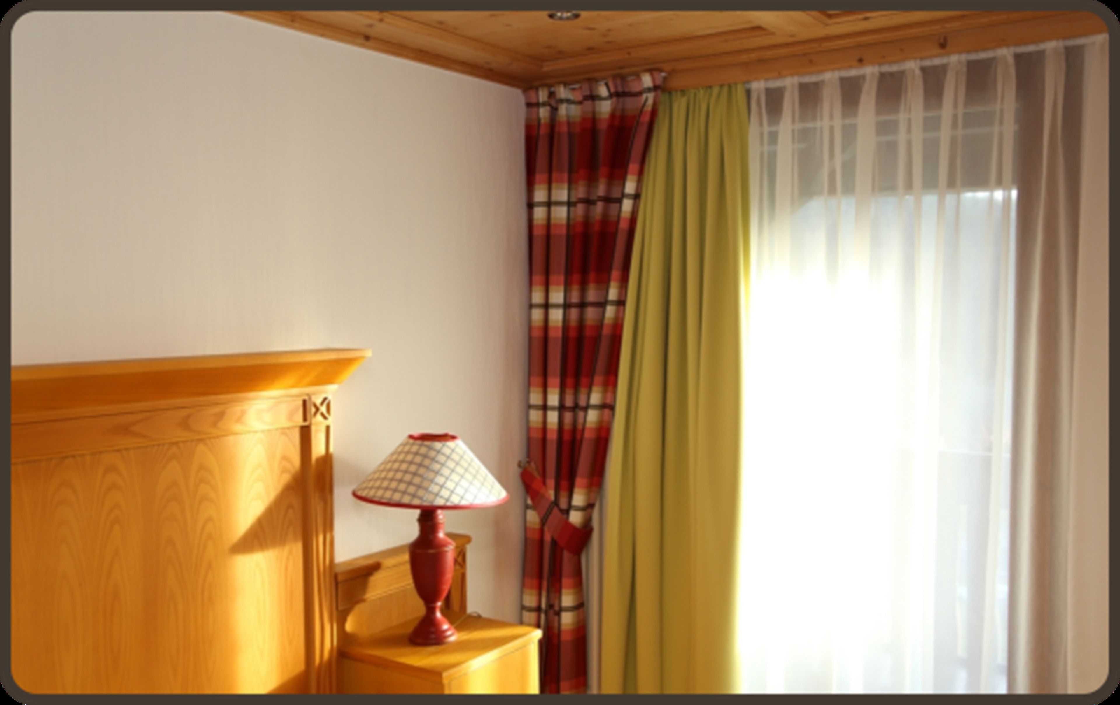 cots/infant beds, free wifi