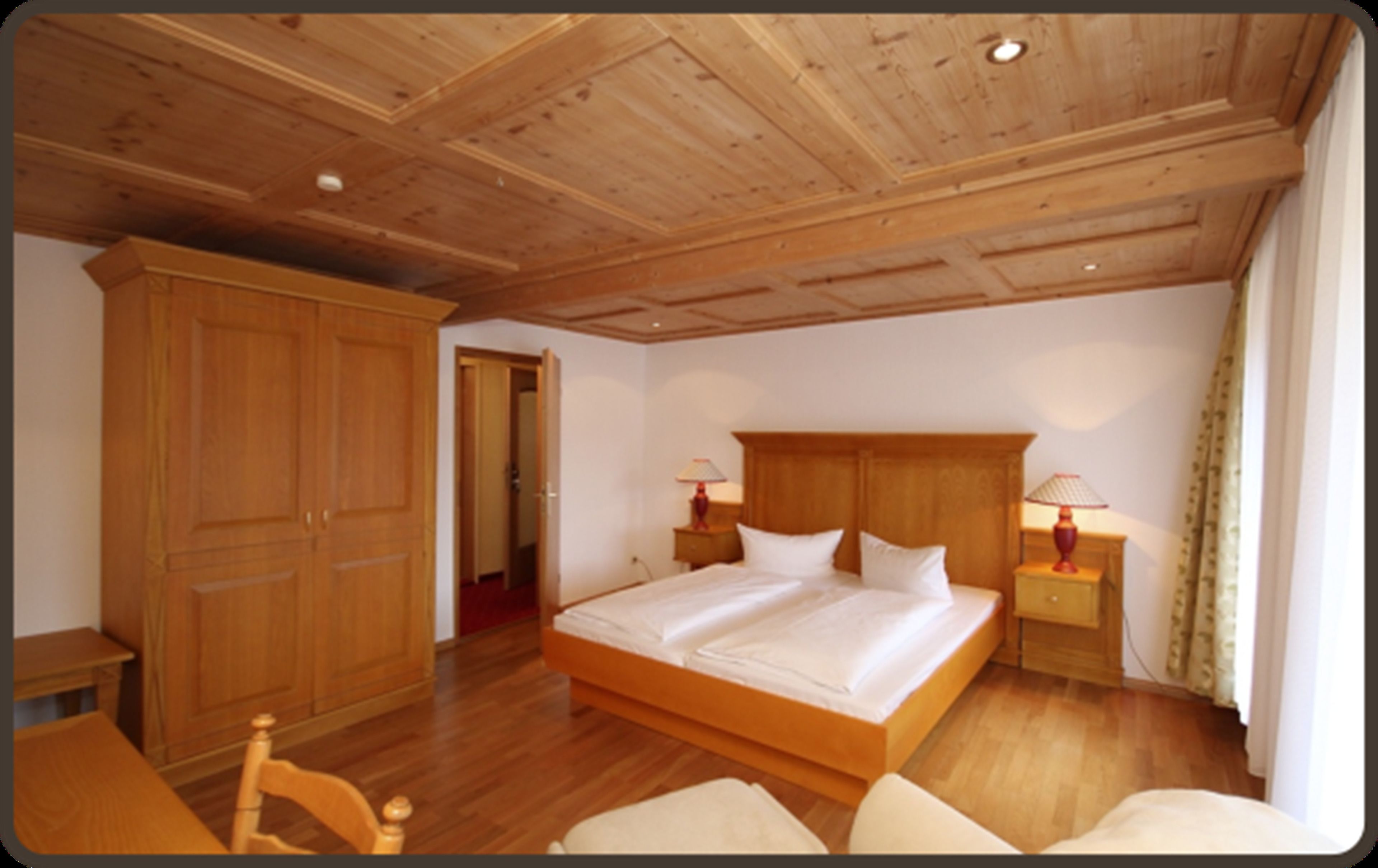 cots/infant beds, free wifi