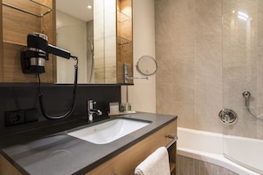 Superior Double Room, Balcony, Mountain View | Bathroom | Free toiletries, hair dryer, bathrobes, slippers
