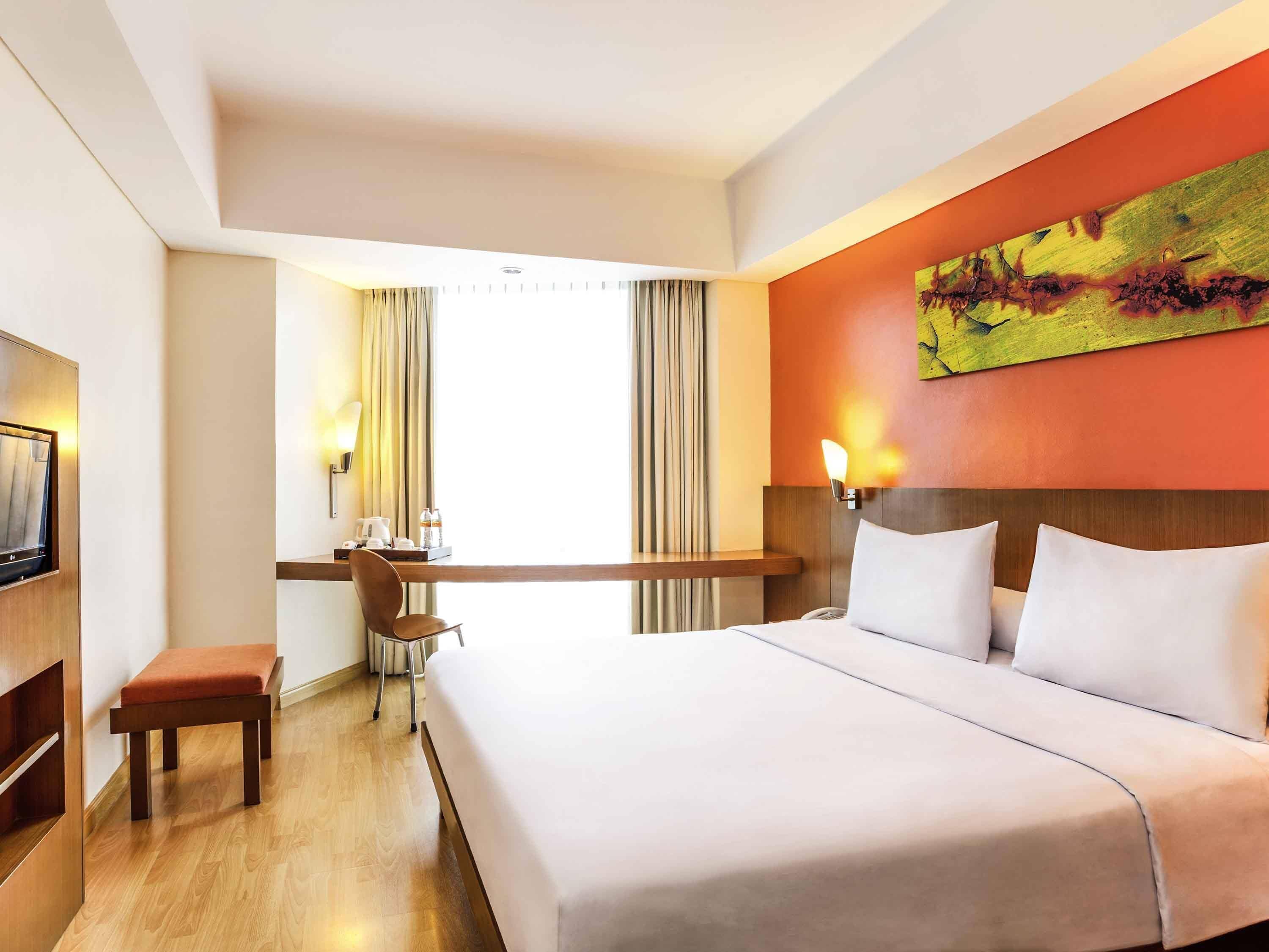 Standard Room, 1 King Bed | Desk, soundproofing, iron/ironing board, free WiFi