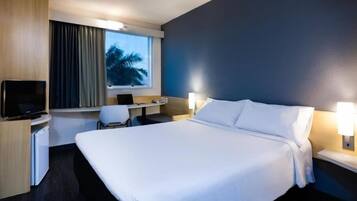 Quarto standard, 1 cama de casal | Frigobar, cofres nos quartos, escrivaninha, cortinas blackout