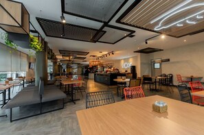 Se sirven cenas y cocina regional