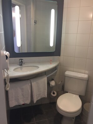 Ducha, artículos de higiene personal ecológicos y secador de pelo