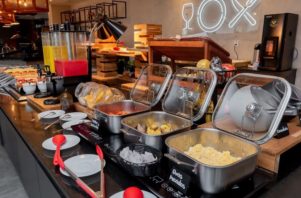 Daily buffet breakfast (BRL 53.00 per person)