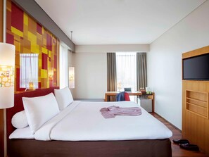 Standard Room, 1 Queen Bed | Minibar, in-room safe, desk, soundproofing - ibis Styles Solo (Surakarta)