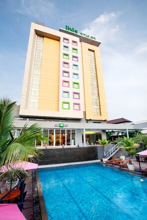 Front of property - ibis Styles Solo (Surakarta)