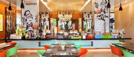 Dagelijks ontbijtbuffet (USD 6 per persoon)