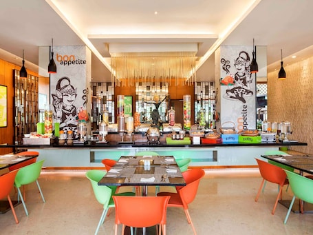 Daily buffet breakfast (USD 6 per person). ibis Styles Solo