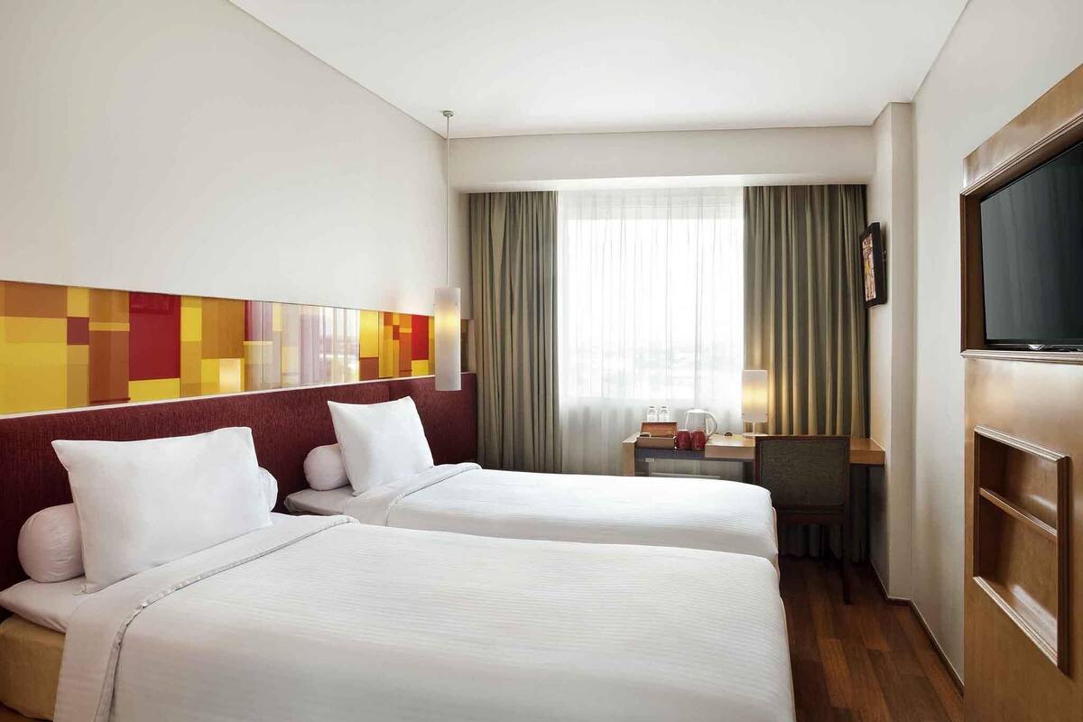 Standard Room, 2 Twin Beds | Minibar, in-room safe, desk, soundproofing