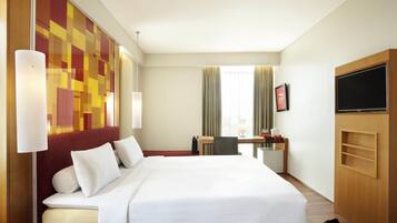 Quarto standard, 1 cama Queen | Frigobar, cofres nos quartos, escrivaninha, quartos à prova de som
